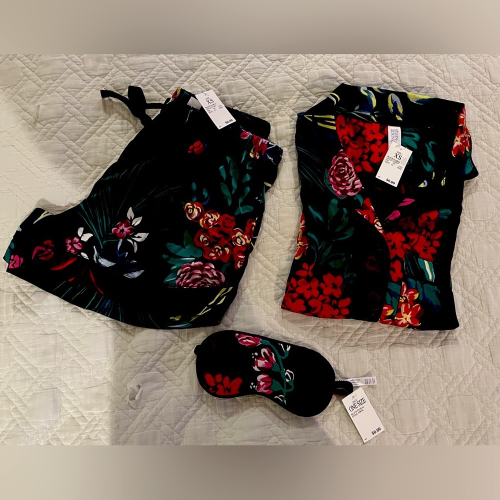 NWT Sz XS Stars Above 3 pc Satin PJ Set